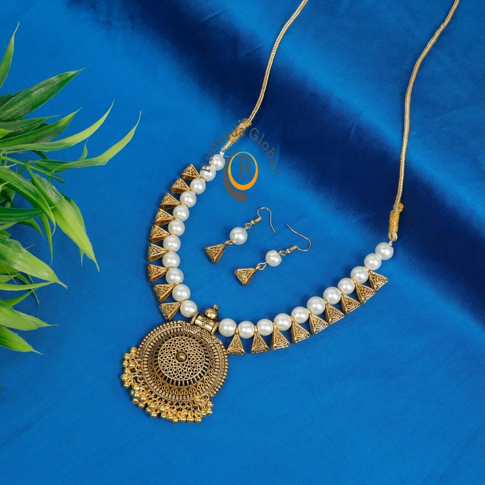 Party Wear White Golden Oxidised Jewellery Necklace Set, Gold Plated