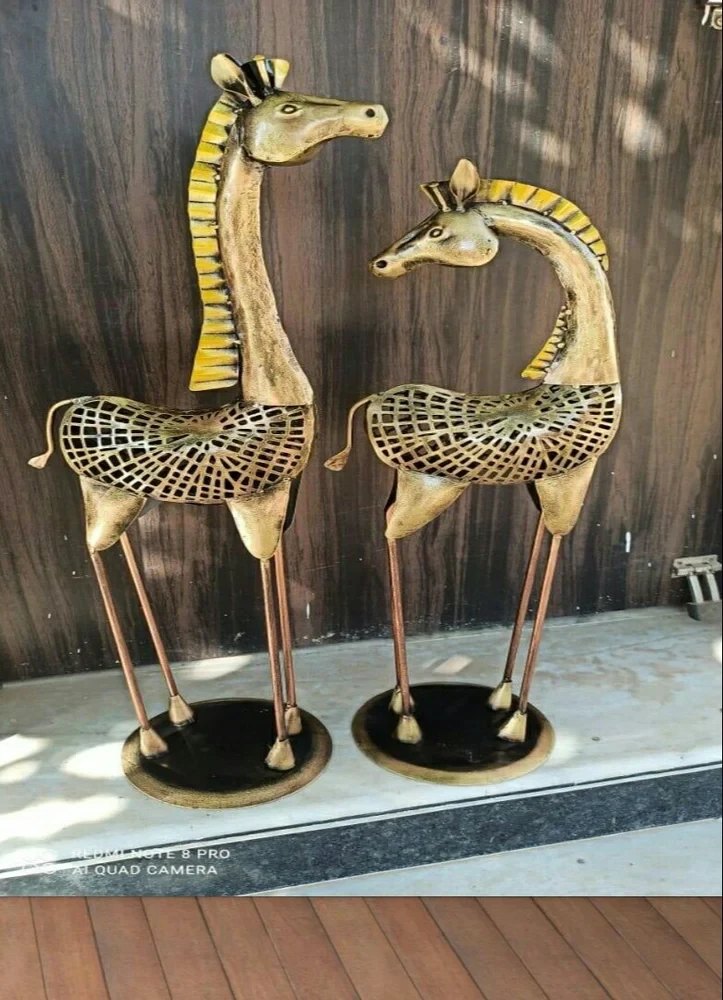 Ziraffe Decor With Cuttings