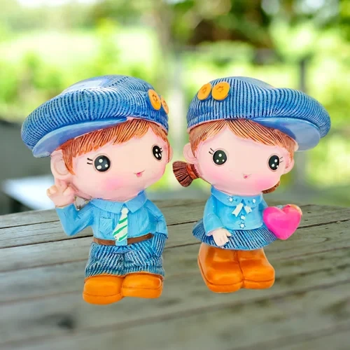 Love Couple Statue